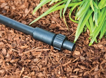 Compression adapter with flush valve