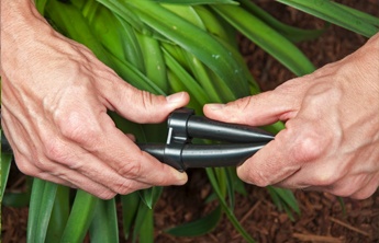 DIG figure eight hose-end closure